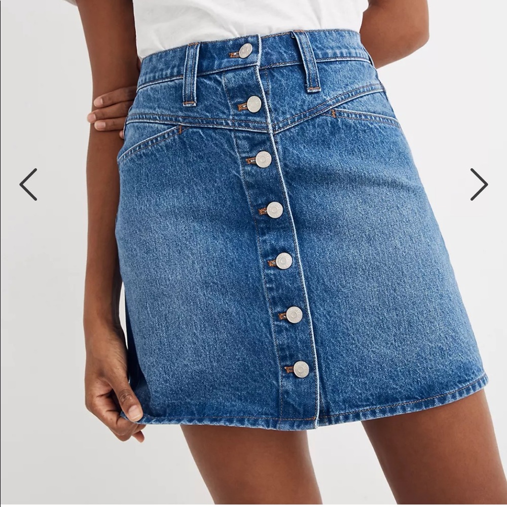 Madewell A-line button mini skirt. Size: 26. Excellent condition